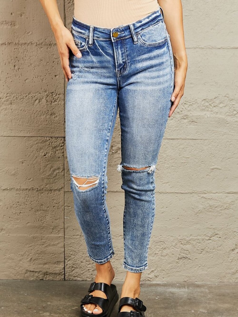 NWT BAYEAS Mid Rise Distressed Skinny Jeans